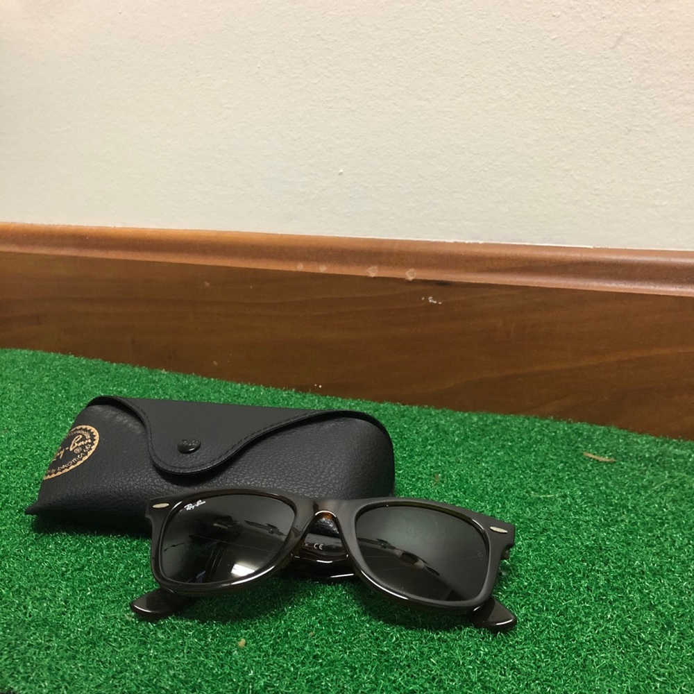 Basic Ray-Ban mens sunglasses